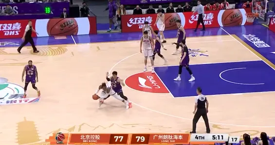 注册领彩金-邹雨宸连续两回合被吹罚犯规，领到个人第5犯被罚出场